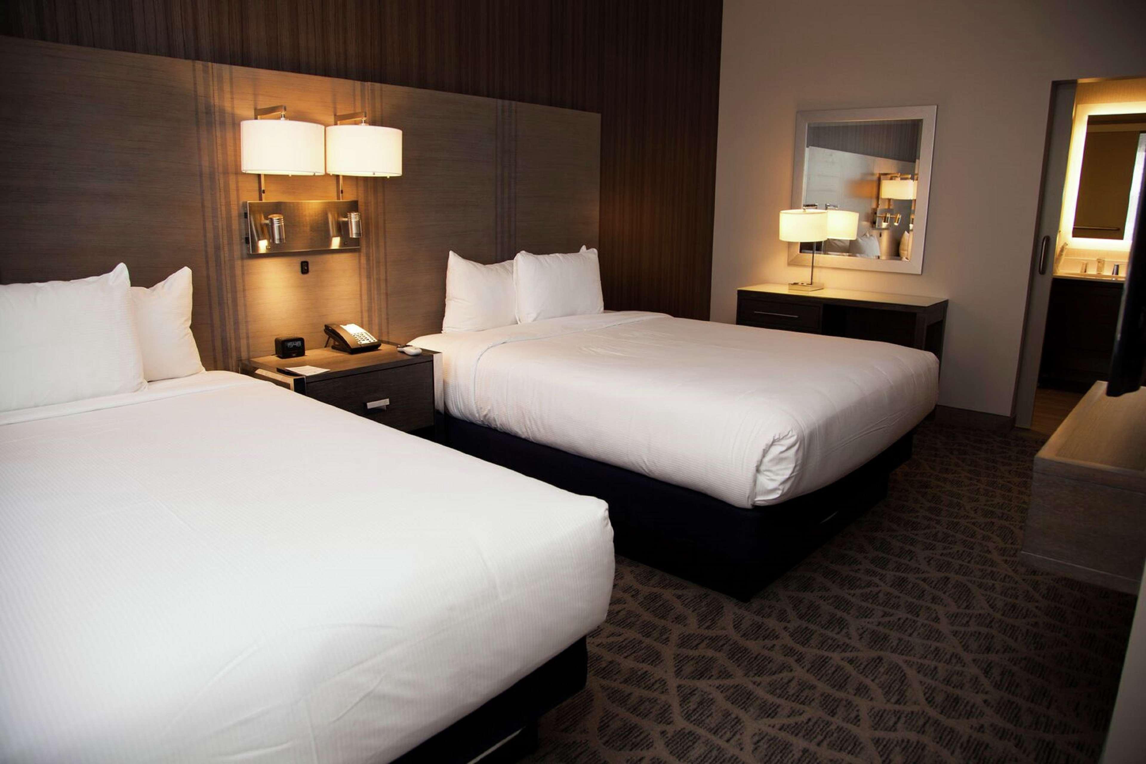 Embassy Suites By Hilton דה וודלנדס מראה חיצוני תמונה
