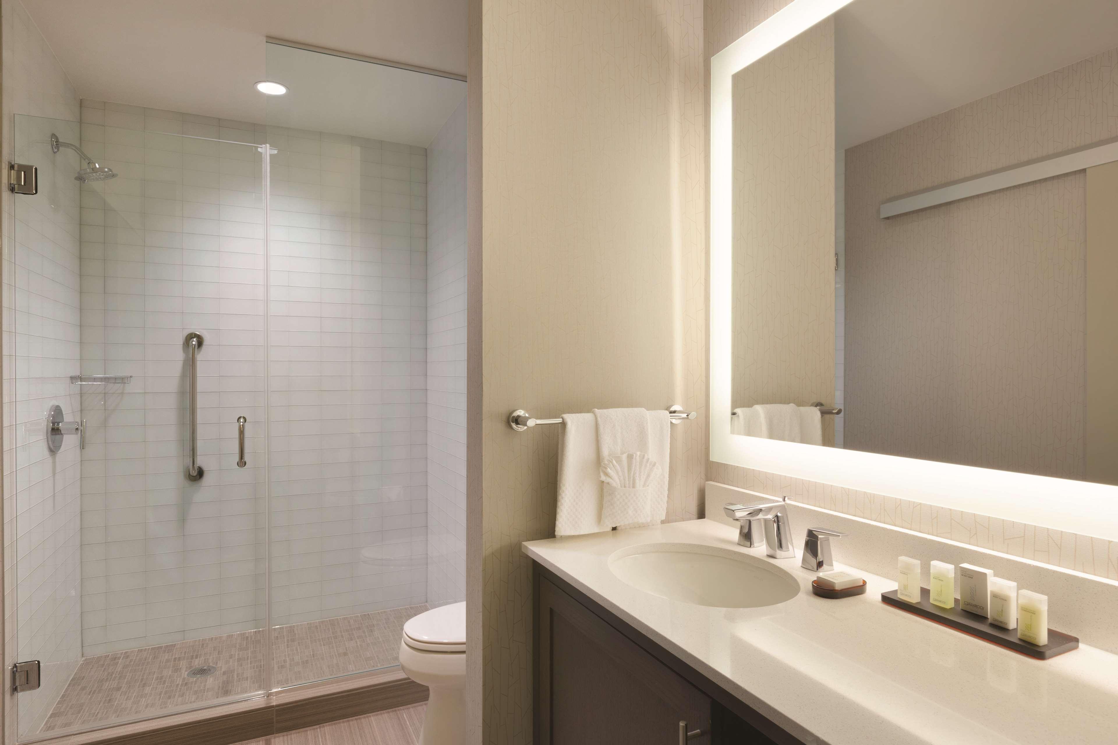 Embassy Suites By Hilton דה וודלנדס מראה חיצוני תמונה
