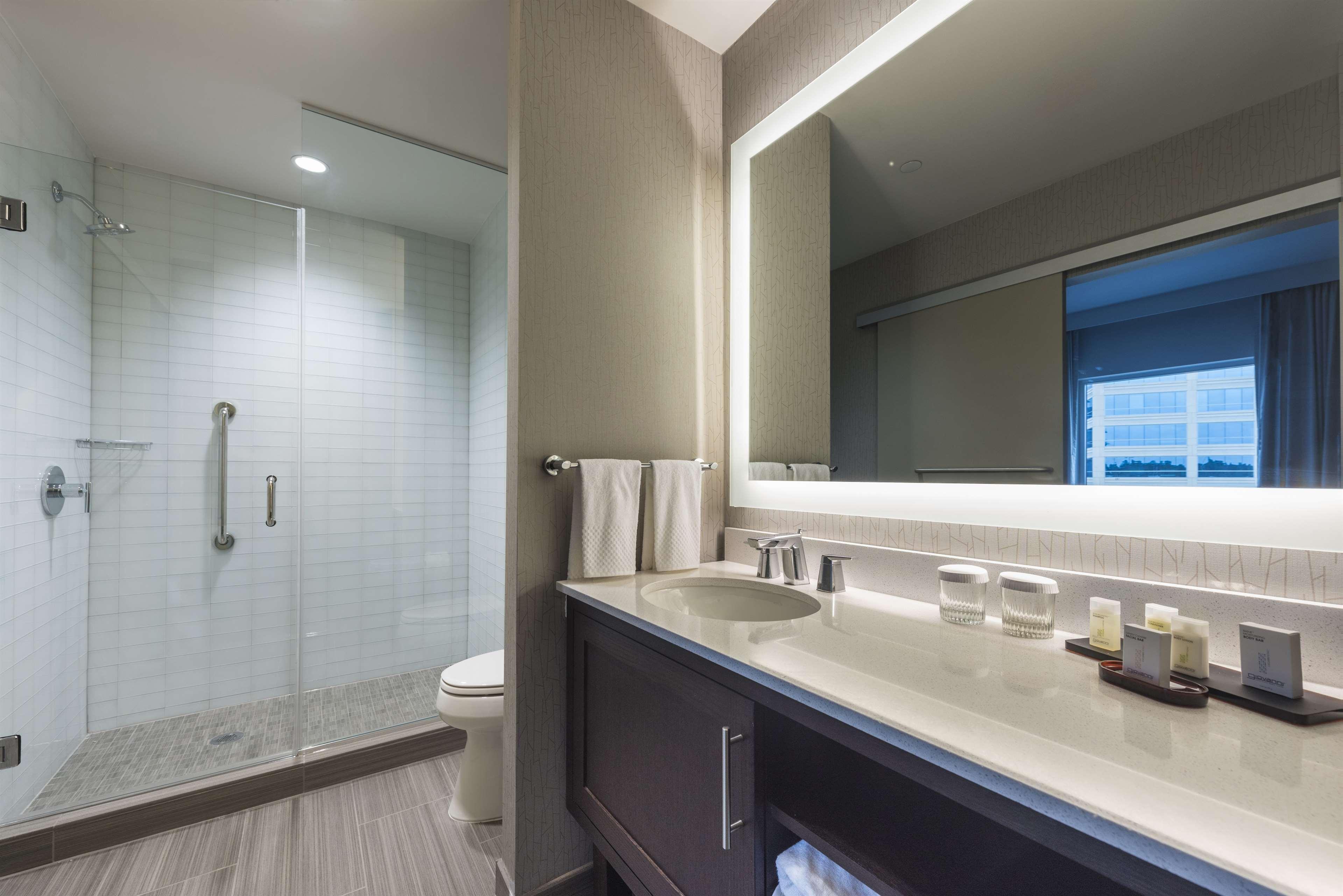 Embassy Suites By Hilton דה וודלנדס מראה חיצוני תמונה